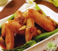 产妇养血益气:桂圆鸡翅